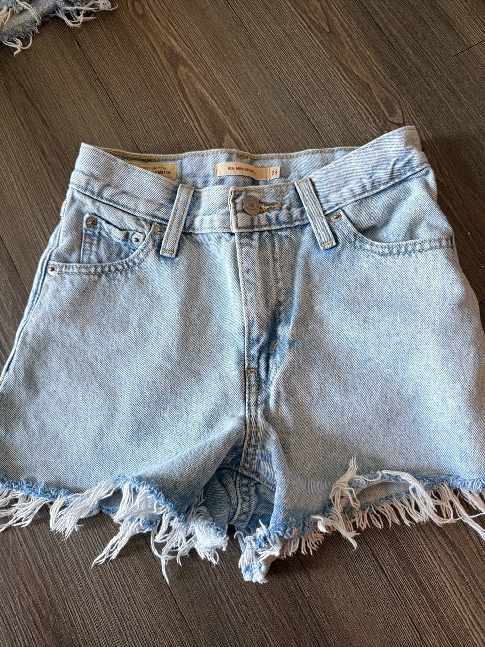 Levi's 80s mom shorts Frayed cut off Denim Shorts